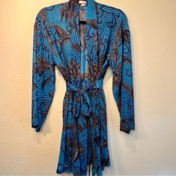 Victoria’s Secret sheer robe with pockets! - Picture 2 of 7